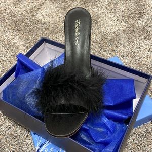 Fabulicious Maribou Flapper Pumps size 11